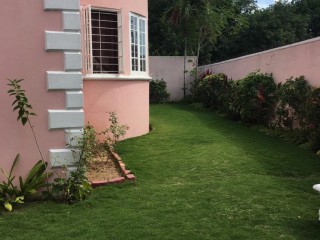 SHORTWOOD AREA, Kingston / St. Andrew, Jamaica - Townhouse for Sale